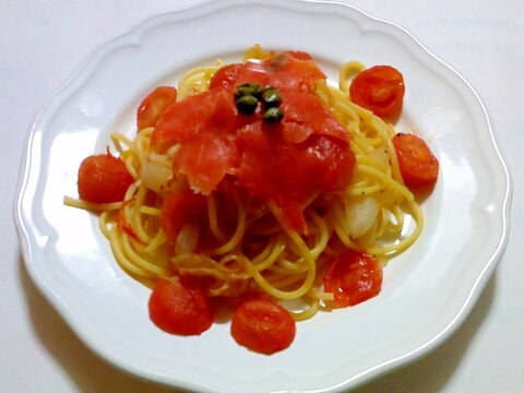 スモークサーモンとミニトマトのスパゲティ